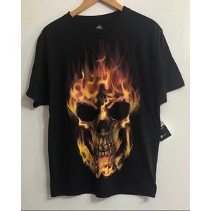 Shirt flaming skull graphic crewneck short sleeves t-shirt black. Size Large